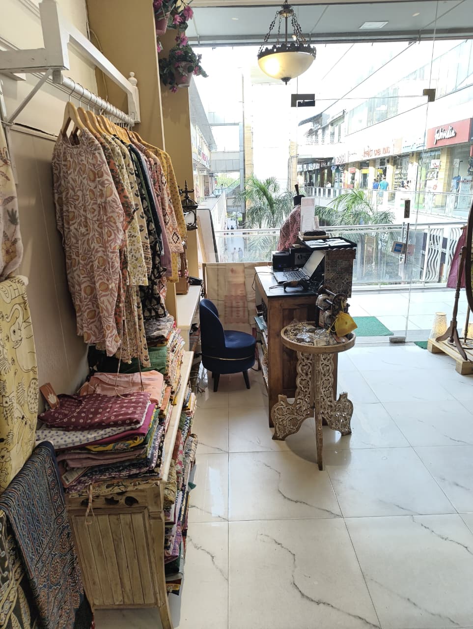 Store Corner Mall View — inside Kusvaa Good Earth City Centre
