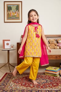 Image for Kusvaa Grw146 Jasu Cotton Kurta Pant Dupatta Set Ai