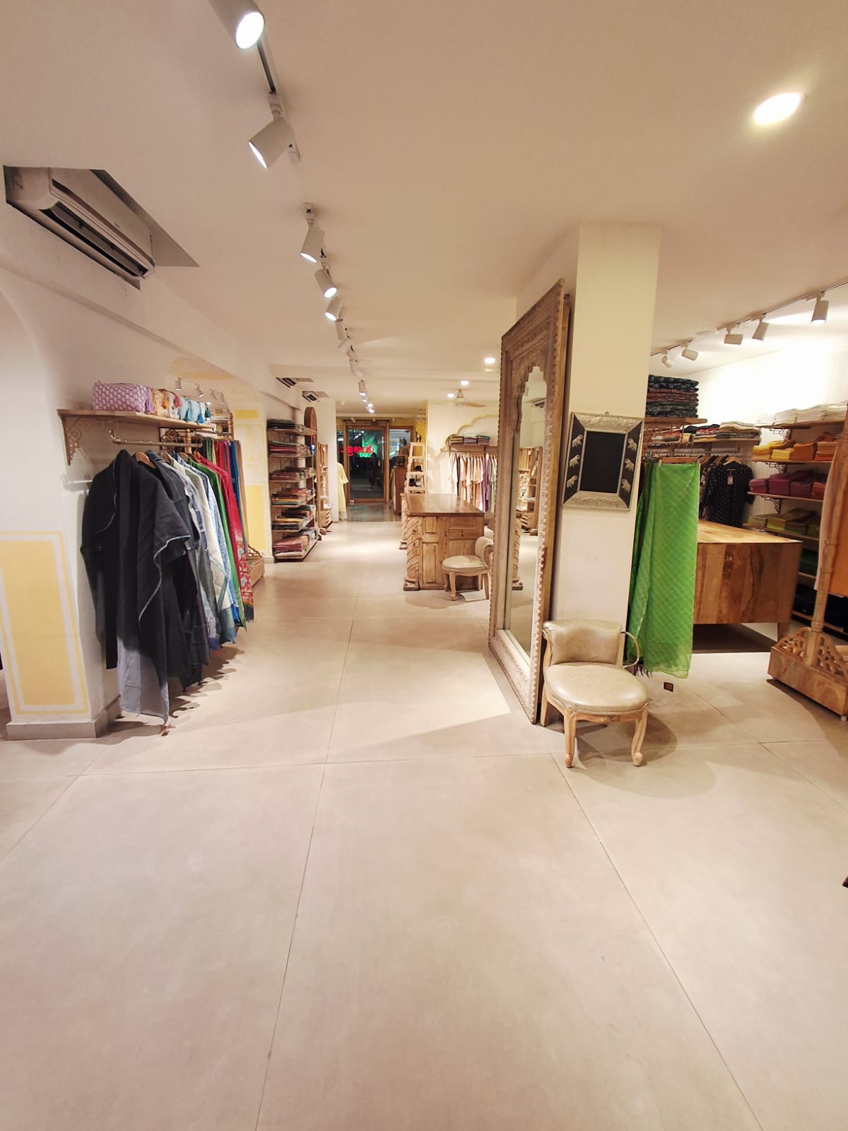 Green Dupatta Corner Aisle — inside Kusvaa Indiranagar
