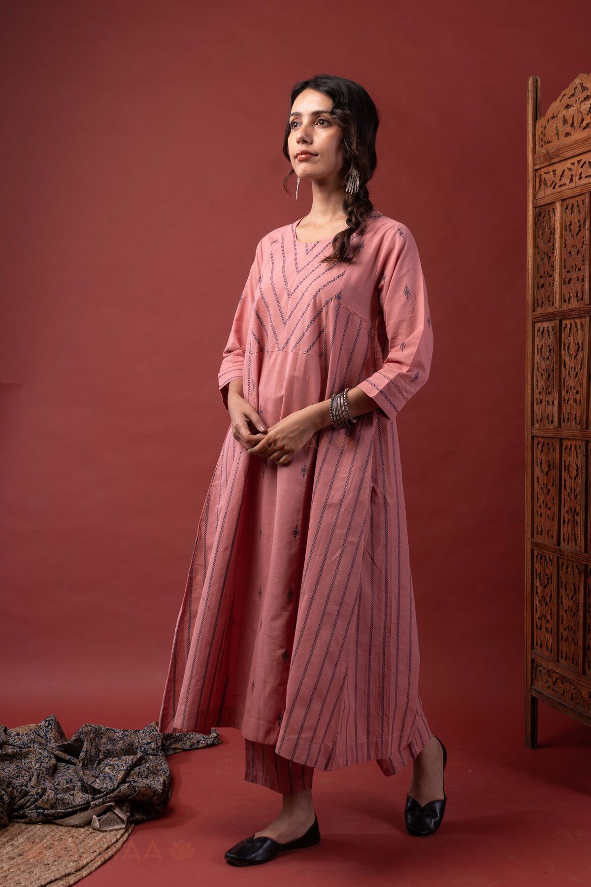 Image for Kusvaa Cood173 Dhatri Handloom Kurta Pant Set Side